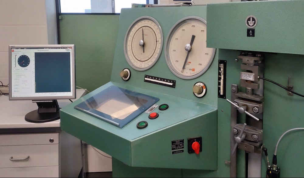 Maszyna wytrzymałościowa ZE 200. Rok produkcji 1975.