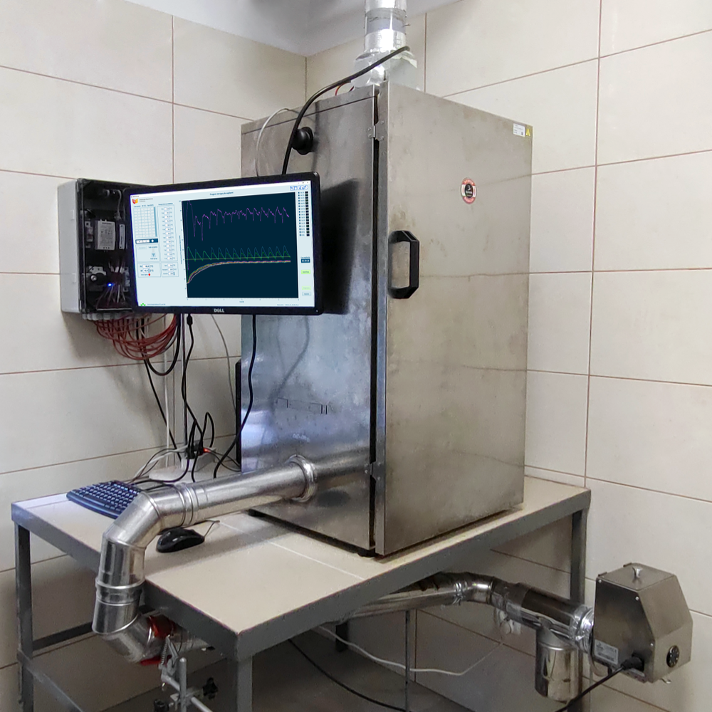 Wędzarnia wyposażona w komputerowy system wspomagający prowadzenie eksperymentów.